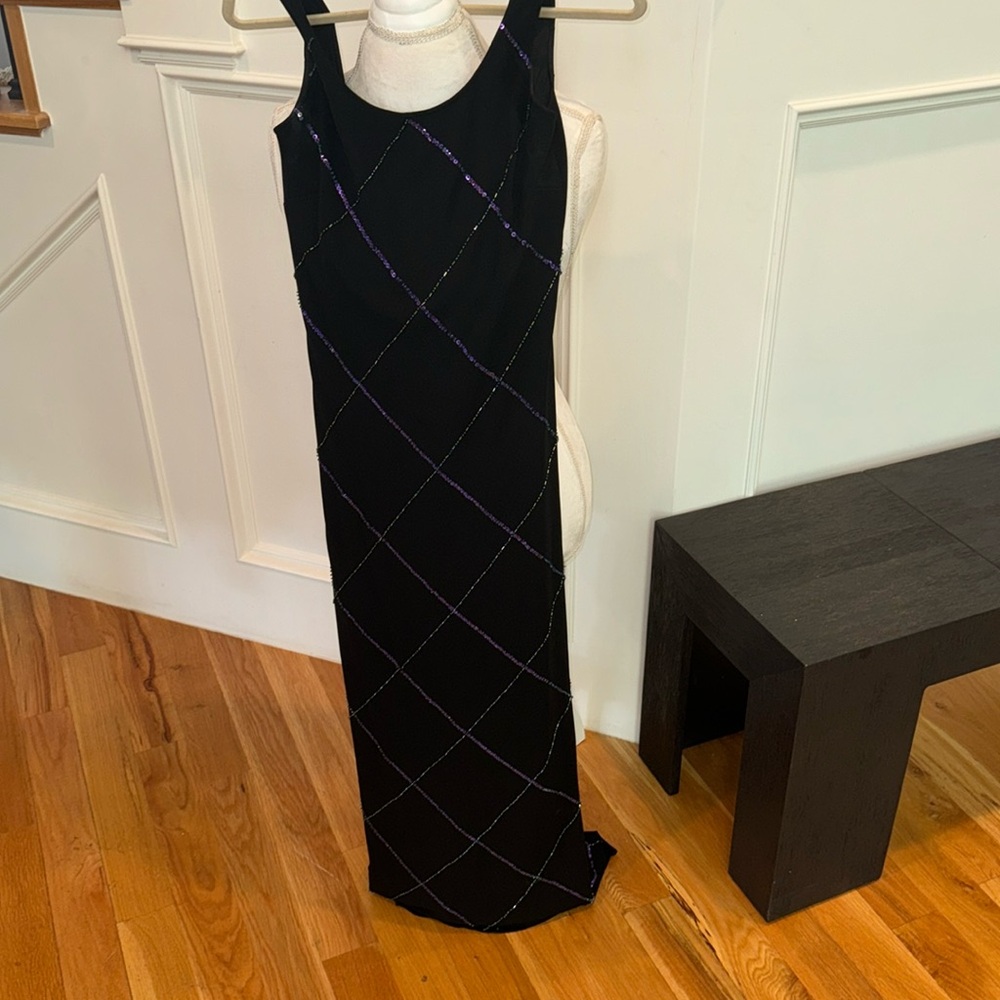 Detailed black tank dress to the floor